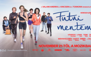 feliratos filmplakát. a szöveg a jobb oldalon van. bal szélen egy ülő férfi látható, mellette 4 különböző korú nő fut a nézővel szemben, majd 2 az út szélén álló férfi látható, kicsit hátrébb.
